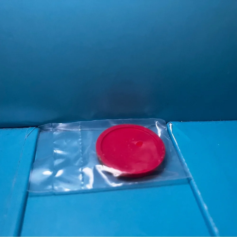 Pop Mart - Crybaby Crying Again - Love is Love Figure - Picture 9 of 11